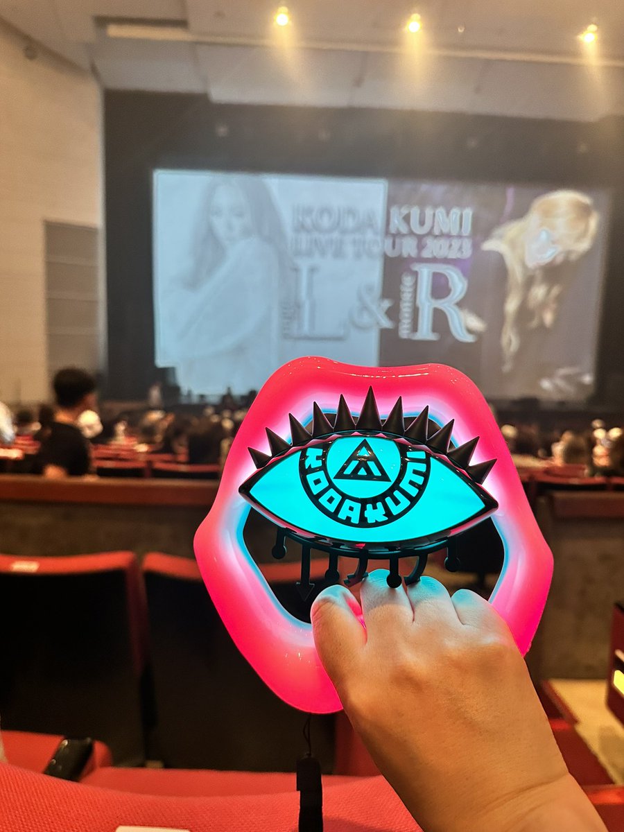 mi_701926's tweet photo. 病み期が抜けない、からのLIVE。
「KODA KUMI LIVE TOUR 2023 ~angeL&monsteR~」in群馬
monsteRは21列目、斜め前にはmisono夫妻🥰 angeLは最前1列目センター🎶
翌日には夢から覚めたようにまた病み期。
#KODAKUMILIVETOUR2023 #angeLmonsteR
#倖田來未LIVE2023
#misoNosuke https://t.co/k60hBW4G6N