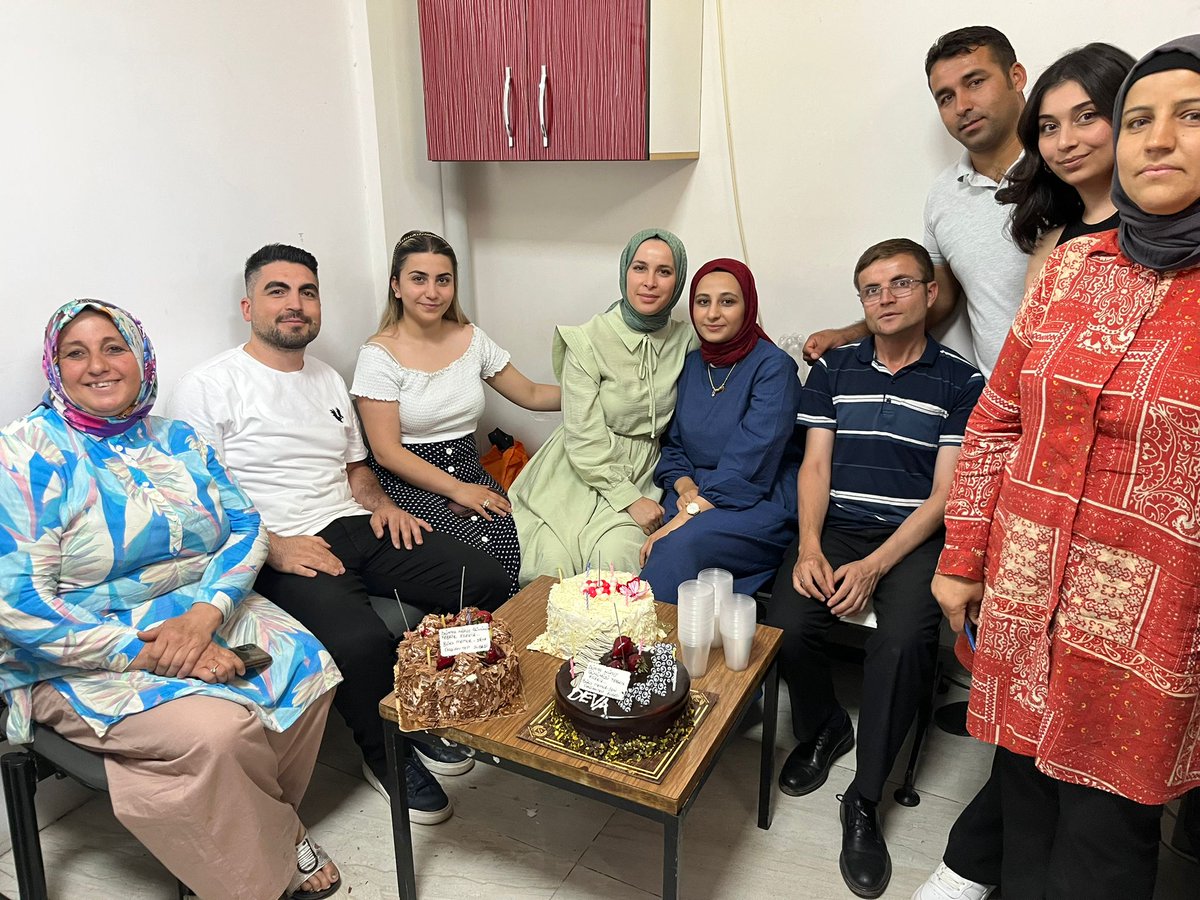 Mesai kavramı gözetmeden, vatandaş odaklı ve daima iyi hizmet anlayışıyla görev yapan tüm nüfus personelinin 11 Temmuz Dünya Nüfus Günü kutlu olsun. #HayatınızınHerAnında <a href="/Hasankahraman05/">Hasan KAHRAMAN</a> <a href="/sefikaygol/">Şefik AYGÖL</a>