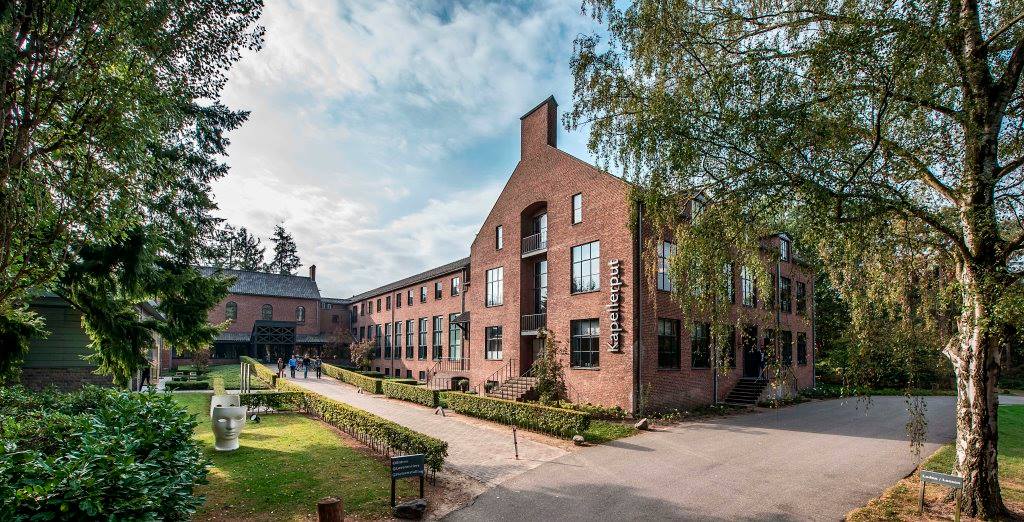 BrabantSportNL's tweet photo. 𝗡𝗶𝗲𝘂𝘄𝗲 𝗔𝗮𝗻𝘃𝗼𝗲𝗿𝗱𝗲𝗿 𝗶𝗻 𝘀𝗽𝗼(𝗿)𝘁𝗹𝗶𝗴𝗵𝘁𝘀 📝
Voor onze business-rubriek spreken we met Rik Hüsken, eigenaar van Hotel @Kapellerput in #Heeze. Een interview waar in het o.a. gaat over duurzaamheid, ondernemen en (top)sport. Check 📝👇
https://t.co/TlNXPJAdth https://t.co/NNTcK8H7xE