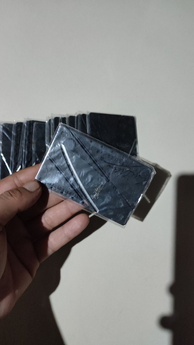 uyestore's tweet photo. Pisau kartu , hemat ruangan visa masuk dompet harha 10 ribuan wa 081556528498 https://t.co/PZgn2M1dWn