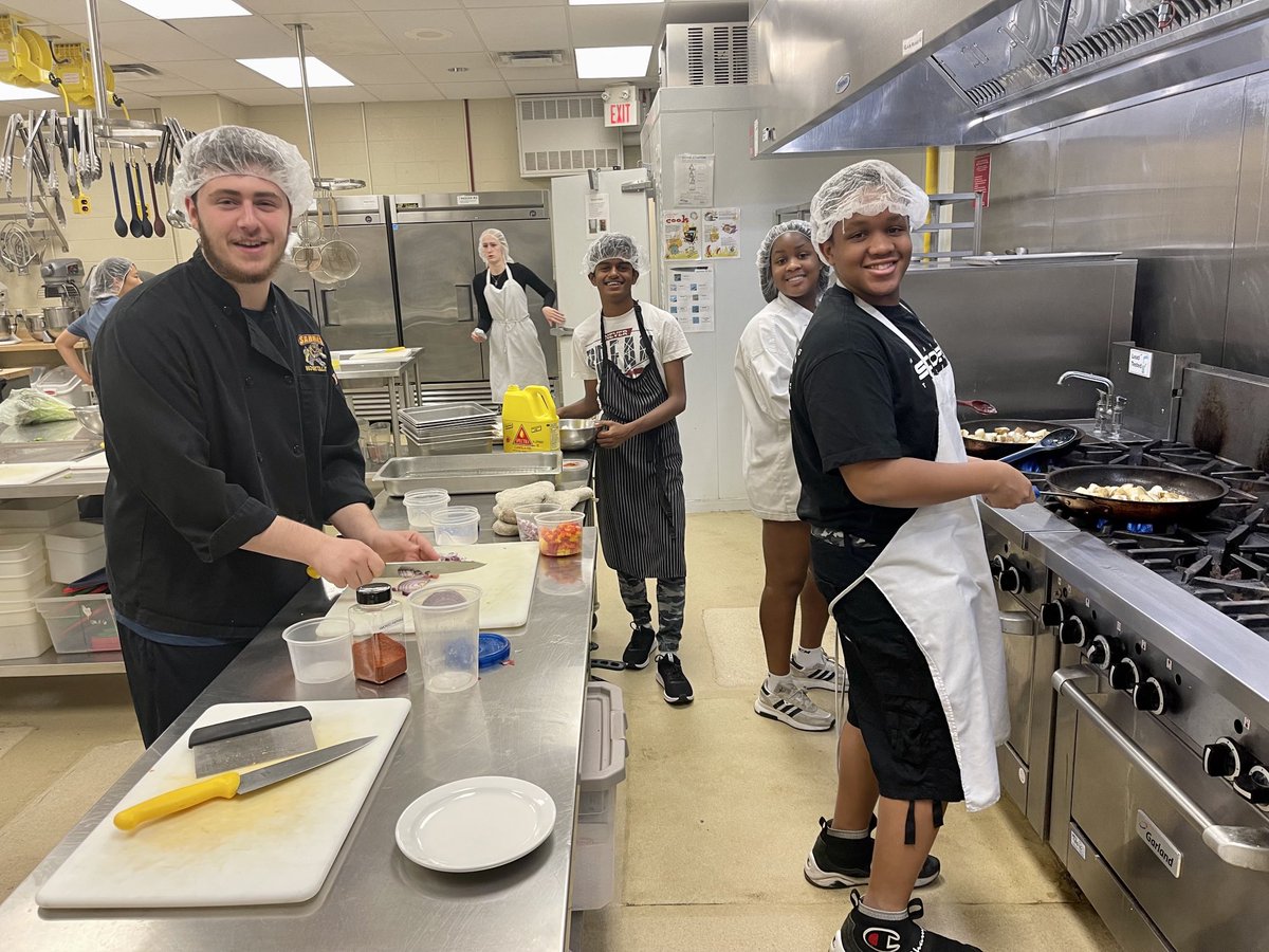 ⁦<a href="/TVDSB/">Thames Valley DSB</a>⁩ new credit in person summer school Hospitality and Tourism class cooking up a storm for the ⁦<a href="/SaundersOne/">Saunders Secondary</a>⁩ summer welding tech camp! Students loving learning at its finest! Proud moments in the Valley!