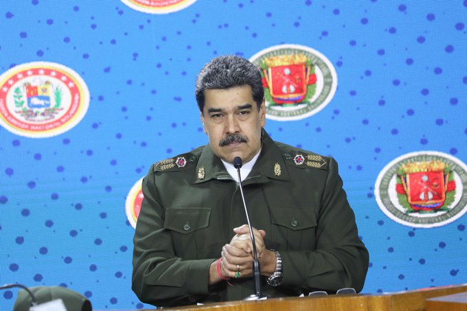 vivassantanaj_'s tweet photo. Nicolás maduro acabó con el país. De ser una nación donde había una clase media en expansión con record en ventas de vehículos nuevos y viviendas; pasamos a ser una nación con mayor número de emigrantes y fuga de cerebros. Han sido 10 años de destrucción continúa ¡Renuncia! https://t.co/FnAoBmPDvM