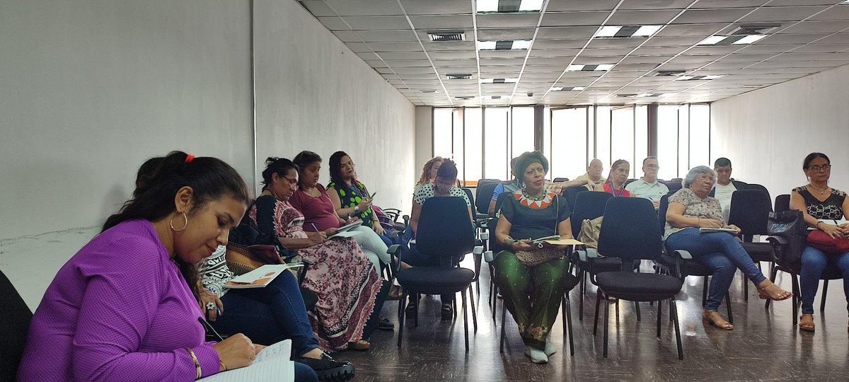 #AlMomento 📢|| Nuestra rectora la Dra. Belkis Bigott da inicio al Consejo Académico Nacional, donde se debaten temas de interés pedagógicos para todos los que hacen vida en nuestra casa de estudio.

#CompromisoYTrabajo
<a href="/NicolasMaduro/">Nicolás Maduro</a> 
<a href="/_LaAvanzadora/">Yelitze Santaella</a>
@MPPEDUCACION
<a href="/sandraoblitasr/">Sandra Oblitas Ruzza</a>