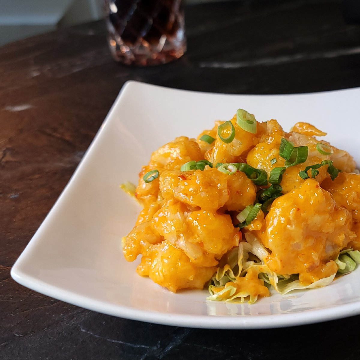taste222chi's tweet photo. Our Firecracker Shrimp are an explosion on your tastebuds! These poppin' bites are only available during Tasting Hour,  4p-7p, M-F . 🍤🎆
.
.
.
#shrimp #bangbangshrimp #firecrackershrimp #foodporn #chicagoeats #happyhour #chicagofoodie #taste222chi #blackowned #westloop https://t.co/9YO4TFvFOY
