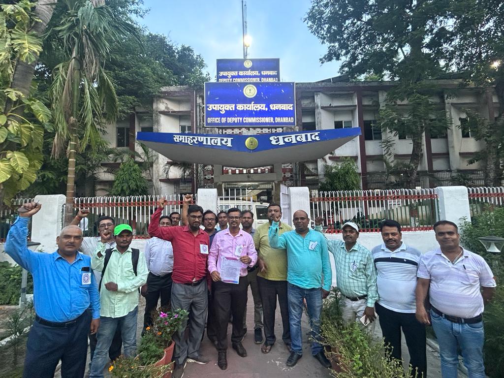 वेतन, पेंशन पर कोई प्रहार
नही सहेगा कर्मचारी परिवार।

मैं जनसेवक के साथ हूं।

#JusticeForVLW
#Restore_VLW_Grade_Pay
<a href="/Badal_Patralekh/">BADAL</a> <a href="/HemantSorenJMM/">Hemant Soren</a> <a href="/JharkhandCMO/">Office of Chief Minister, Jharkhand</a> <a href="/jharotef/">NMOPS / JHAROTEF</a> <a href="/vlwjharkhand/">झारखण्ड राज्य जनसेवक संघ</a>