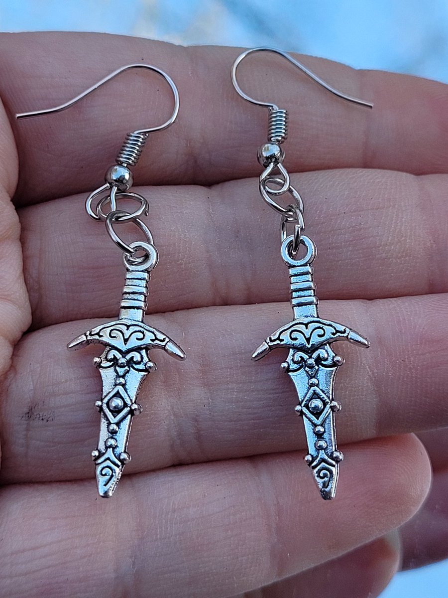 ddckaylee's tweet photo. Today's D&amp;D day for me so let's share my favorite fantasy/ren faire inspired pieces 🗡✨️

20% off your entire purchase thru 7/31, no coupon code needed!

https://t.co/fAIaUW5ng2 https://t.co/Z5g713zltl
