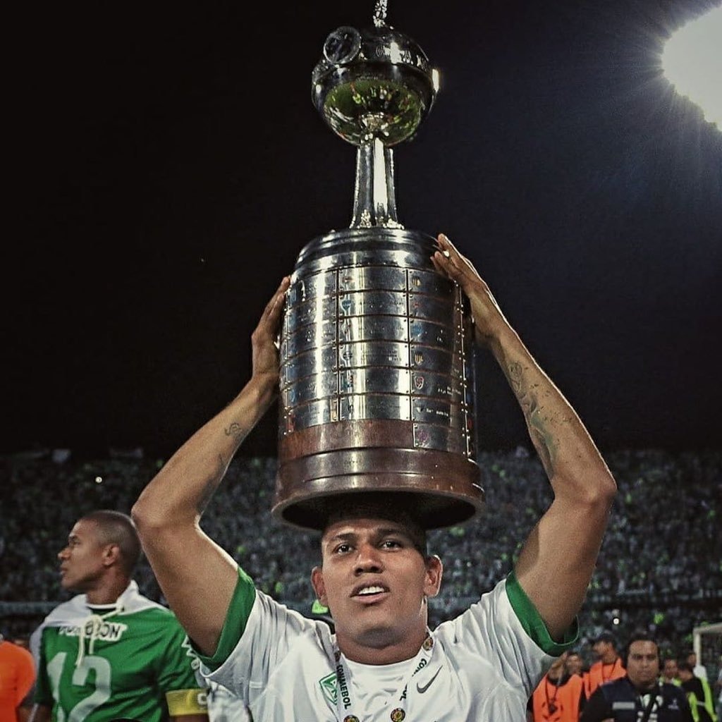 ATLNACIONALCOL_'s tweet photo. Señor @hectormast su trabajo como CM de Atlético Nacional es horrible y obsoleto como andar felicitando a todo el mundo, pero para hacerle un post de cumpleaños a Álex Mejía y al Lobito Guerra ahí si no había "tiempo" ya sabemos que no es hincha del club, pero respete la historia https://t.co/Apfe2nB1AD