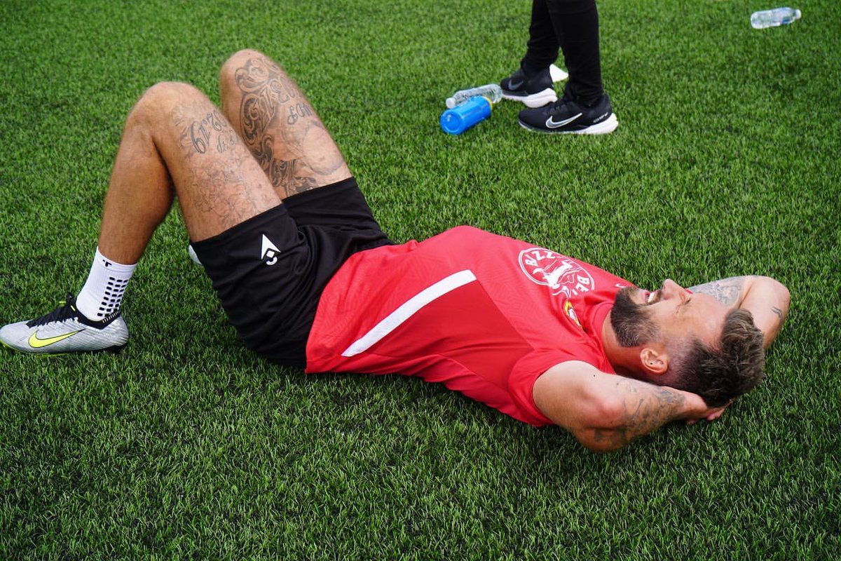 😁 QUÉ LINDO VOLVER A VERTE

Los muchachitos del #Wrexham terminaron con sus vacaciones y empezaron a enfierrar de cara a una nueva temporada, una nueva ilusión 🤞🏼🍀

🇺🇸 Próximos partidos en la gira EEUU:
19/7 vs. #Chelsea
26/7 vs. #ManchesterUnited

🗣️ #VamosDragones