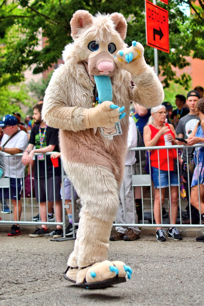 Be sure to have some sea salt ice cream this #TwistedTuesday too! 

📸 @DeerBurrito from the #anthrocon2023 fursuit parade
✂️ <a href="/TwistedLeopard/">✨🐾Twisted Leopard 🐾✨</a>