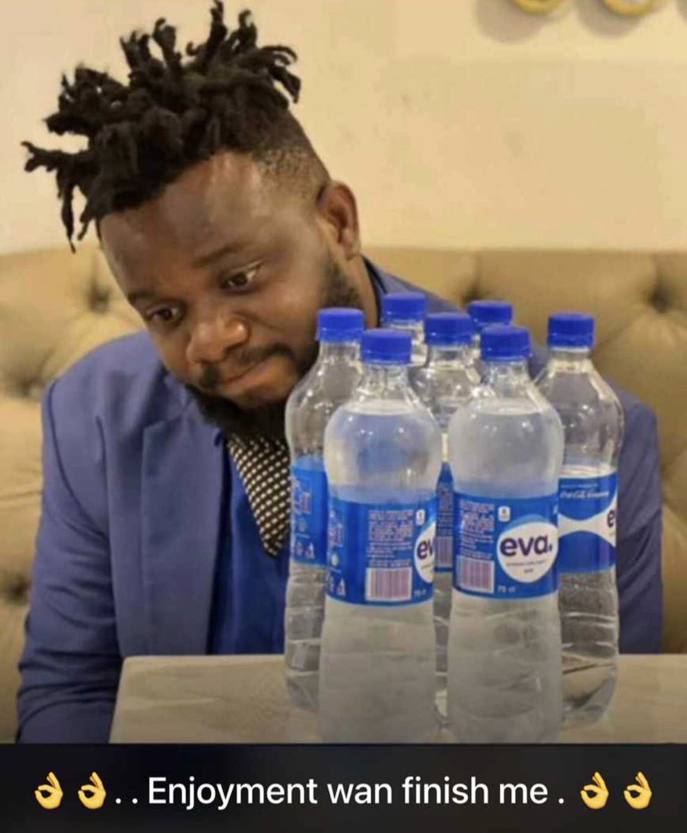 seniorbrah's tweet photo. Oghogoro No Be Voldka?
Who give Asaka Kolos? ☹️😳🙄
.
@asakemusik ❤️❤️
.
MusicTrends | #Asake | #Think | #smile | #Folllow https://t.co/FBuE3sqkkT