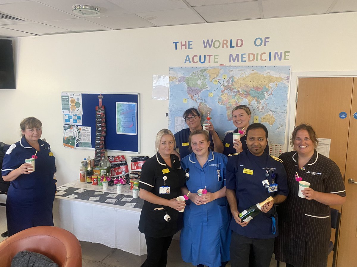ratheram_roxy's tweet photo. Acute village Pub, Early doors celebrating acute med &amp; hydration week
#teamacute #teamEM @MarieFogarty7 @HollyRandle6 https://t.co/ZuZHtFWslO