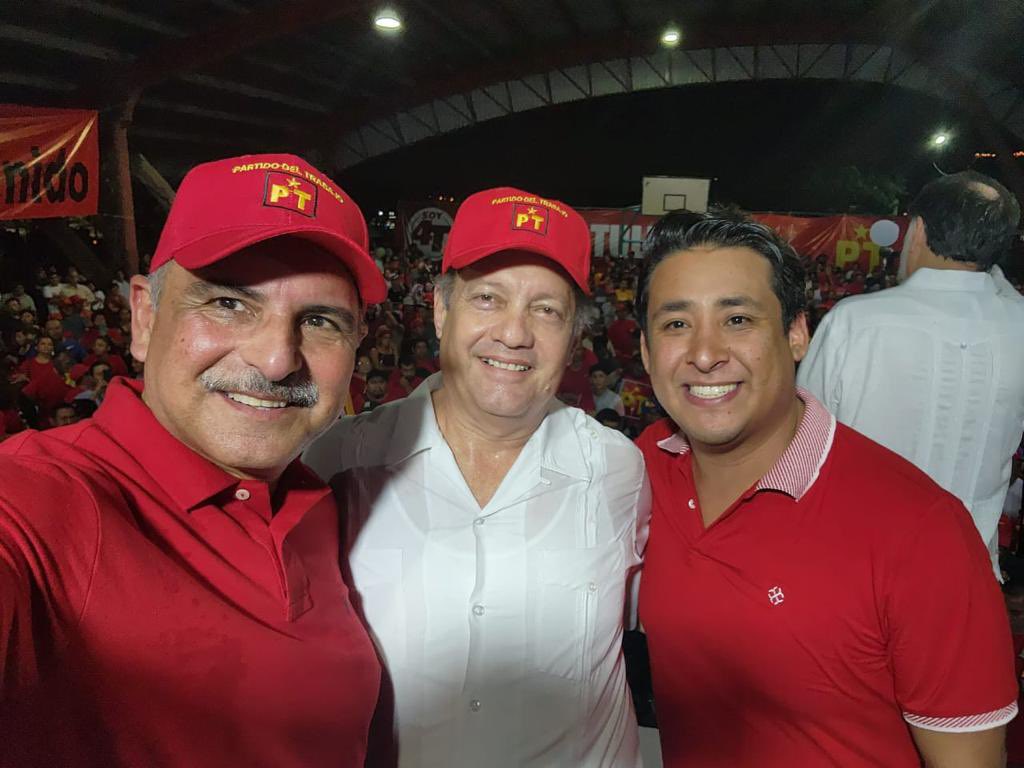 DanielAguilarQ's tweet photo. Aprender de grandes ingenieros y líderes es un honor @JorgePortillaMX @AlbertoFarfanB #inges #elarqui #unidadpt #tulum #playadelcarmen #cancun https://t.co/4fuWX57zOv