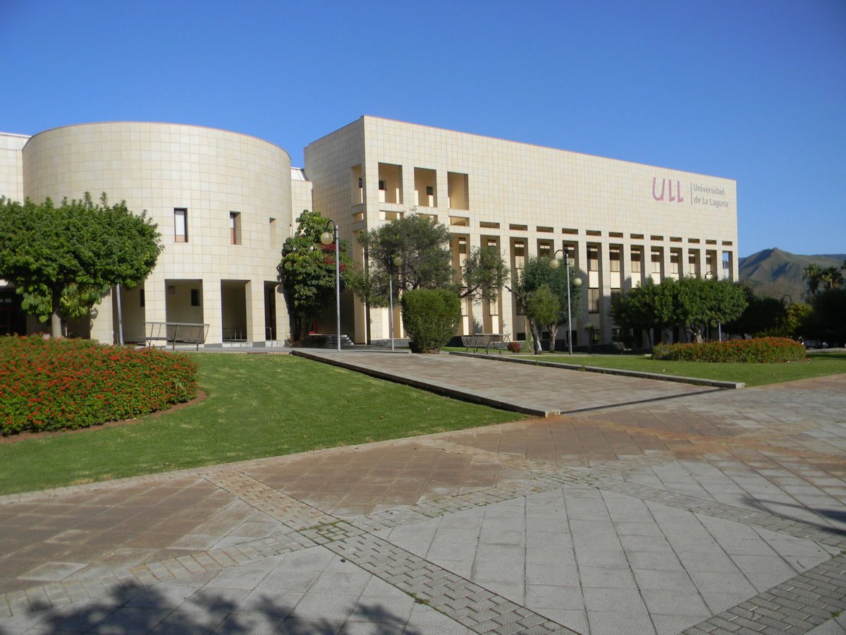 PyConES's tweet photo. ¿Ya han echado un vistazo a las instalaciones de este año? 🎓🌴

📍Campus de Guajara de la @ULL

✨ Además de las charlas se puede disfrutar de los alrededores para descansar y sentarse en el césped

🚈 Parada del tranvía justo al lado

¡No dudes en ir echándole un vistazo! https://t.co/6x8FmAUJj3