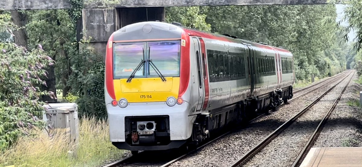 PlatformEdge1's tweet image. Cwmbran ✅
Welsh Marches Line ✅

175114 takes me to Cwmbran. Now time to head home 🏡  #Class175