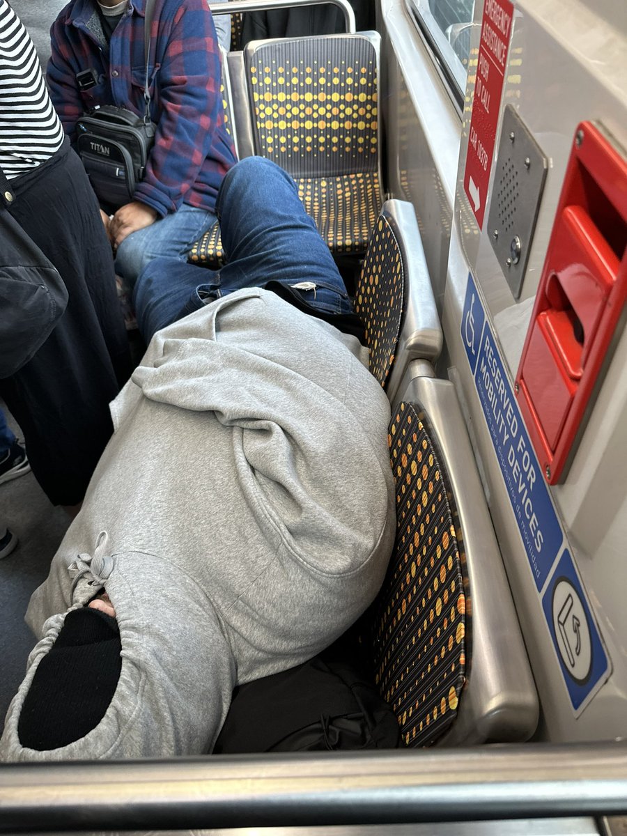 MsTaanyaaR's tweet photo. Am sure @metrolosangeles @metrolaalerts that no one is checking the trains because if so this wouldn’t be happening no room to sit but he has 3 seats https://t.co/lexmPOfxh1