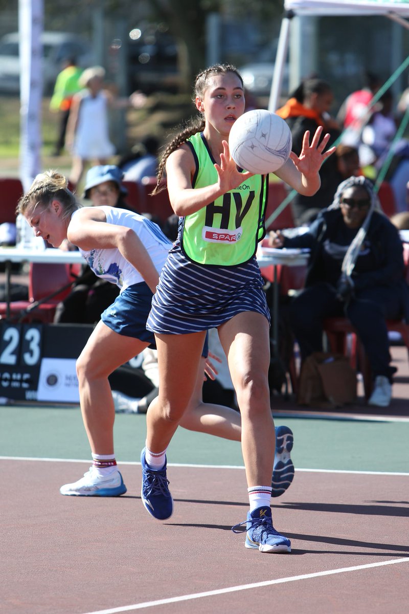 UFS youngster Liamé de Lange was among stars at USSA netball. 

She included in USSA Dream Team for Division A.

Five Kovsies were also selected for CUCSA group. De Lange, Ané Retief, Sheneca Smith, Xandri Fourie &amp; Reratilwe Letsoalo.

📸 Dirkie Groenewald

#ProudlyKovsies #USSA
