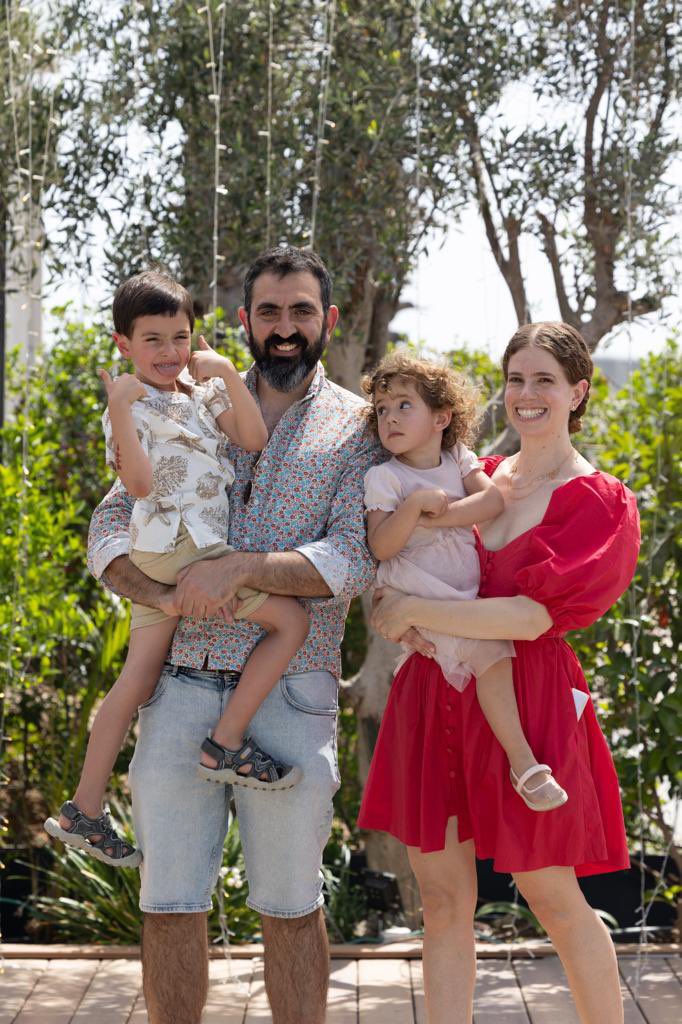 אשתי, ענבר שריון, מאובחנת עם תסמונת נדירה וקטלנית (אנמיה אפלסטית). הטיפול היחידי עבורה הוא השתלת מח עצם. לצערינו אין תורם מתאים בקרב המשפחה. אנא שתפו הצטרפו למאגר הארצי (או של המדינה בה אתם גרים) ונגדיל את הסיכוי למצוא תרומה לה ולאחרים
תודה 💜

ami.org.il/bone-marrow-re…