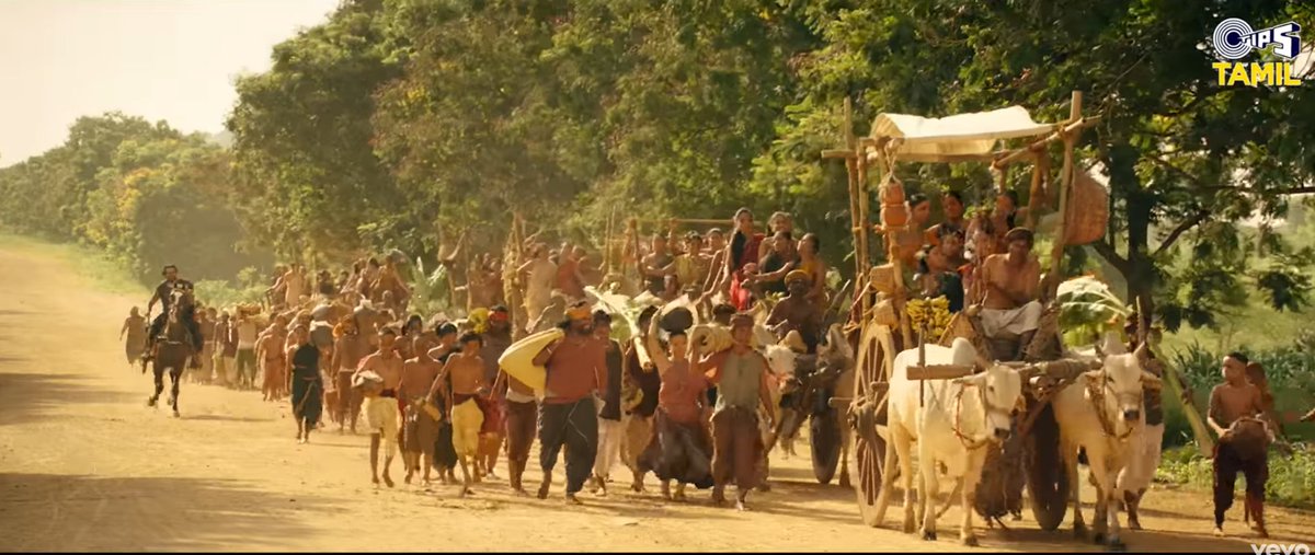 ThanjaiMadhavan's tweet photo. பழந்தமிழர்கள் கொண்டாடிய புதுப்புனல் விழா...! 

பேராறுகளில் நீர் வற்றாமல் ஓடிக்கொண்டு இருந்தாலும், நீர்பெருகிப் புதுநீர் வருவது இயல்பு என்பதை எல்லோரும் அறிவார்கள். அவ்வாறு #புதுநீர் வரும்பொழுது மக்கள் திரண்டு சென்று பார்த்து மகிழ்வதை இக்காலத்தில் காண்கிறோம். 

ஆனால், பழைய காலத்தில் #புதுப்புனல் வரும்போது மக்கள் விழாக்கோலம் பூண்டு அங்குச் சென்று வழிபாடு செய்து, பிறகு நீராடி மகிழ்வது வழக்கம் என்பதைப் பழந்தமிழர் இலக்கியங்கள் கூறுகின்றன. (கோப்புக்காட்சி: பொன்னியின் செல்வன்). 

'கழாஅர்ப் பெருந்துறை'யில் #ஆட்டனத்தி என்பவன் விழாக் காலத்தில் நீராடினான் எனப் #பரணர் குறிக்கிறார். 'விழவின் ஆடும்' என்னும் சொற்றொடர் அவரால் தரப்படுகிறது. இந்த
ஆட்டனத்தியின் அழகு காரணமாகக் காவிரி நங்கை அவனை அணைத்துக் கொண்டாளாம். அப்பொழுது அவனுடைய காதலி அவனுடன் விழா நீராடியவள், அவனைக் காணாமல் தேடத் தொடங்கிப் பிறகு பெற்றாளாம். 

இவ்வாறு இந்நிகழ்ச்சியைப் #பரணர் தம் பாடலில் பாடும்போது 'விழா'வைப்பற்றிக் கூறியுள்ளார். இந்நிகழ்ச்சி காவிரியில் நடைபெற்றதாகும். 

#பரிபாடல், வையைப் புதுப்புனல் வந்தகாலை மக்கள் மகிழ்ந்து விழாவெடுத்ததைச் சித்திரிக்கிறது. வையையில் புனல் பெருகியதை அறிந்த மகளிரும், அவர் கணவன்மார்களும் விழாக்கோலம் பூண்டு #வையை நோக்கிப் போயினர். பூ, தீ போன்ற ஆராதனைப் பொருள்களை மகளிர் ஏந்திச் சென்றனர். பிறகு மைந்தரும், மகளிரும் நீரில் மகிழ்ந்து நீராடினர். 

பெண்கள் தொய்யில் அழிய, வளை அலைய, மேகலைகள் உதிர, சந்தனம் அழிய ஆடினர். அப்பொழுது அவர்கள் தம் கணவன்மாரோடு நெருங்கி ஆடியதால், இருவருடைய அணிகலன்களும் ஒன்றோடு ஒன்று மாட்டிக்கொண்டன. இவ்வாறு ஆணும், பெண்ணும் மகிழ்ச்சியுடன் புதுப்புனல் விழாக் கொண்டாடினார்கள். 1/n