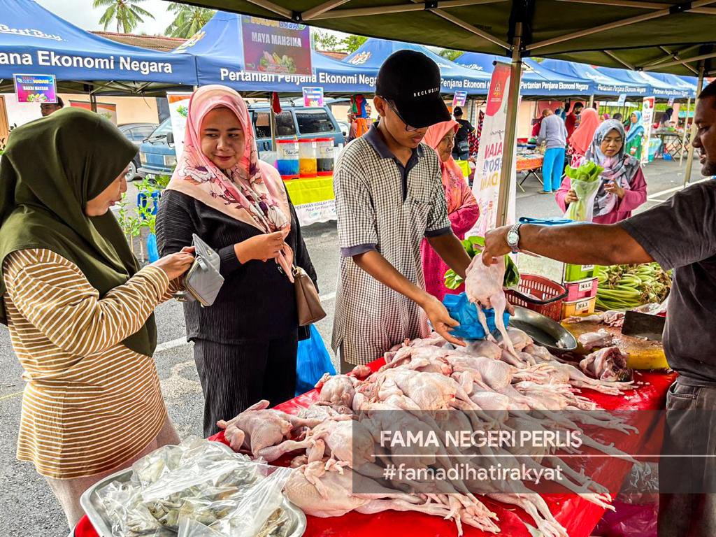 11 Julai 2023 | Jualan Agro Madani di Perkarangan Pejabat FELDA Mata Ayer Padang Besar, Perlis.
#MalaysiaMadani #kpkmmalaysia #cukupdanterjamin #AGROMadani
#famadihatirakyat #jikaterganggukamiada