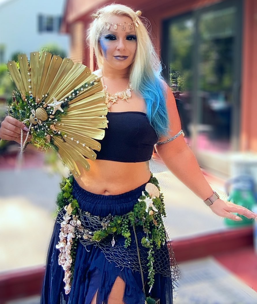 LessOfChickadee's tweet image. First take at my Siren outfit for Fantasy Weekend.

Still don’t have my top- it’s the one thing I didn’t make. Everything else is a Chickadee original 👌✌️