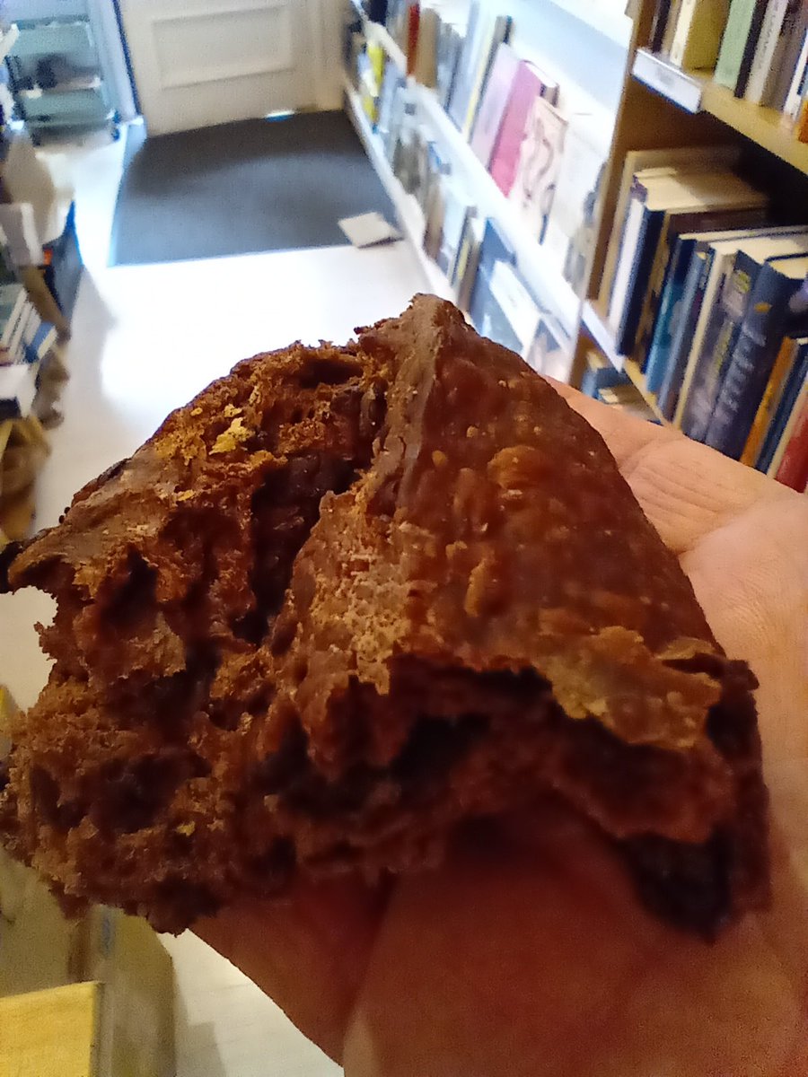 LordWoolamaloo's tweet photo. Chum brought treats from La Barantine, chocolate bread, a very literal Pain au Chocolat!
#Chocolate #ChocolateBread #Edinburgh #Edimbourg https://t.co/1yVqBGoZIg
