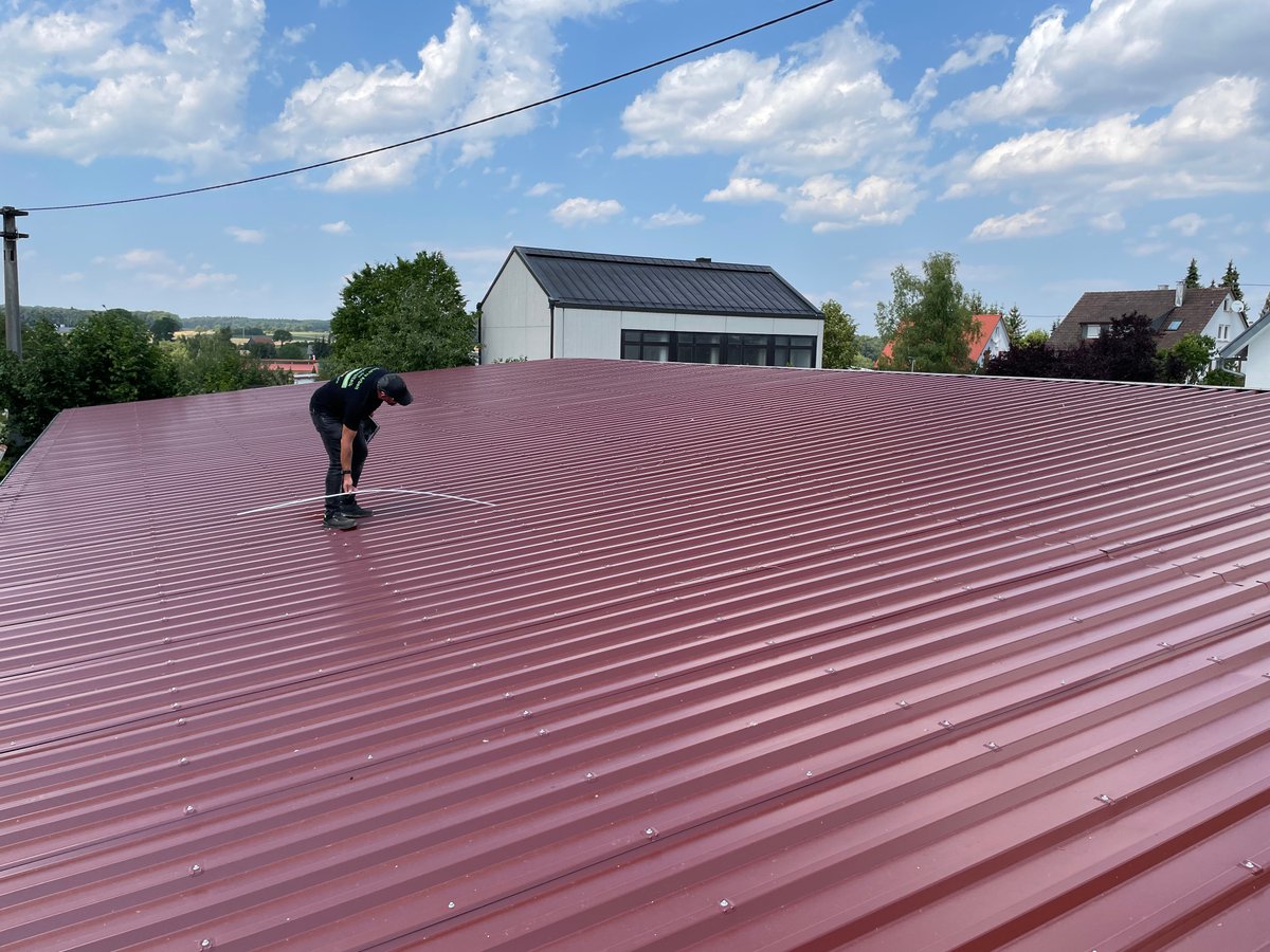 albspotter's tweet image. Heute wurde das Dach vermessen. In einem Monat sieht es hier schon anders aus. Ich freu mich auf die neue PV-Anlage. #Photovoltaik #PVBuddies