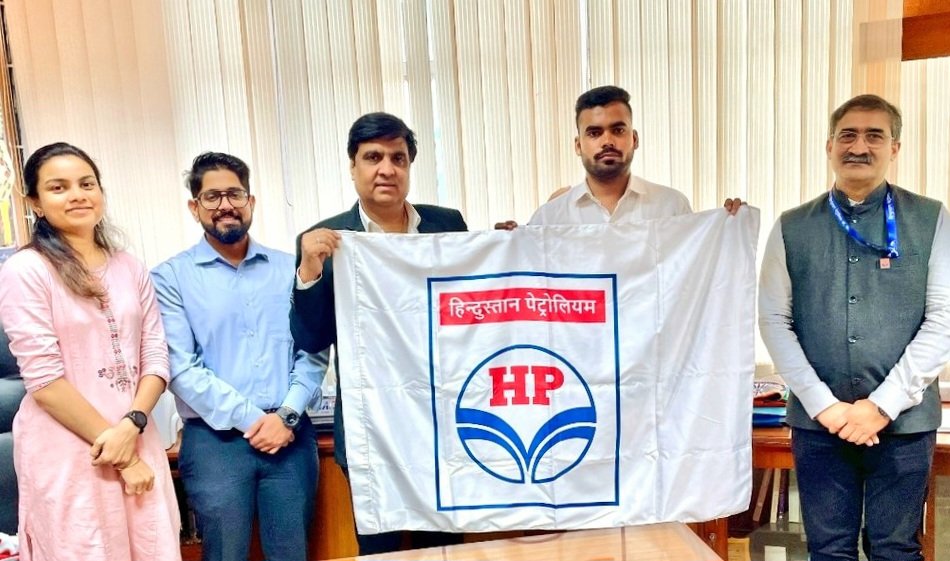 HPCL's tweet photo. Sh. Nitish Singh, International Mountaineer, was flagged off for his 7 day mountain expedition to Mt. #Ararat which is 5,134 mt. high and is Turkey's highest mountain.
Sh. Nitish Singh, in his previous expeditions, has climbed Mt. #Kilimanjaro (Africa's highest mountain), Mt. #Elbrus (Europe's highest mountain), Mt. #Meru (Africa's 5th highest mountain) and many mountain ranges within India, supporting save environment cause and causes related to menstrual hygiene and transgender community.
Wishing @thedigitalpahdi all the very best for his expedition to Mt. #Ararat