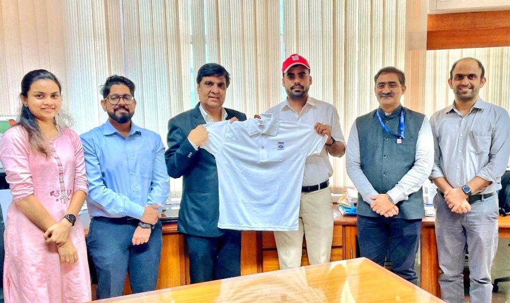 HPCL's tweet photo. Sh. Nitish Singh, International Mountaineer, was flagged off for his 7 day mountain expedition to Mt. #Ararat which is 5,134 mt. high and is Turkey's highest mountain.
Sh. Nitish Singh, in his previous expeditions, has climbed Mt. #Kilimanjaro (Africa's highest mountain), Mt. #Elbrus (Europe's highest mountain), Mt. #Meru (Africa's 5th highest mountain) and many mountain ranges within India, supporting save environment cause and causes related to menstrual hygiene and transgender community.
Wishing @thedigitalpahdi all the very best for his expedition to Mt. #Ararat