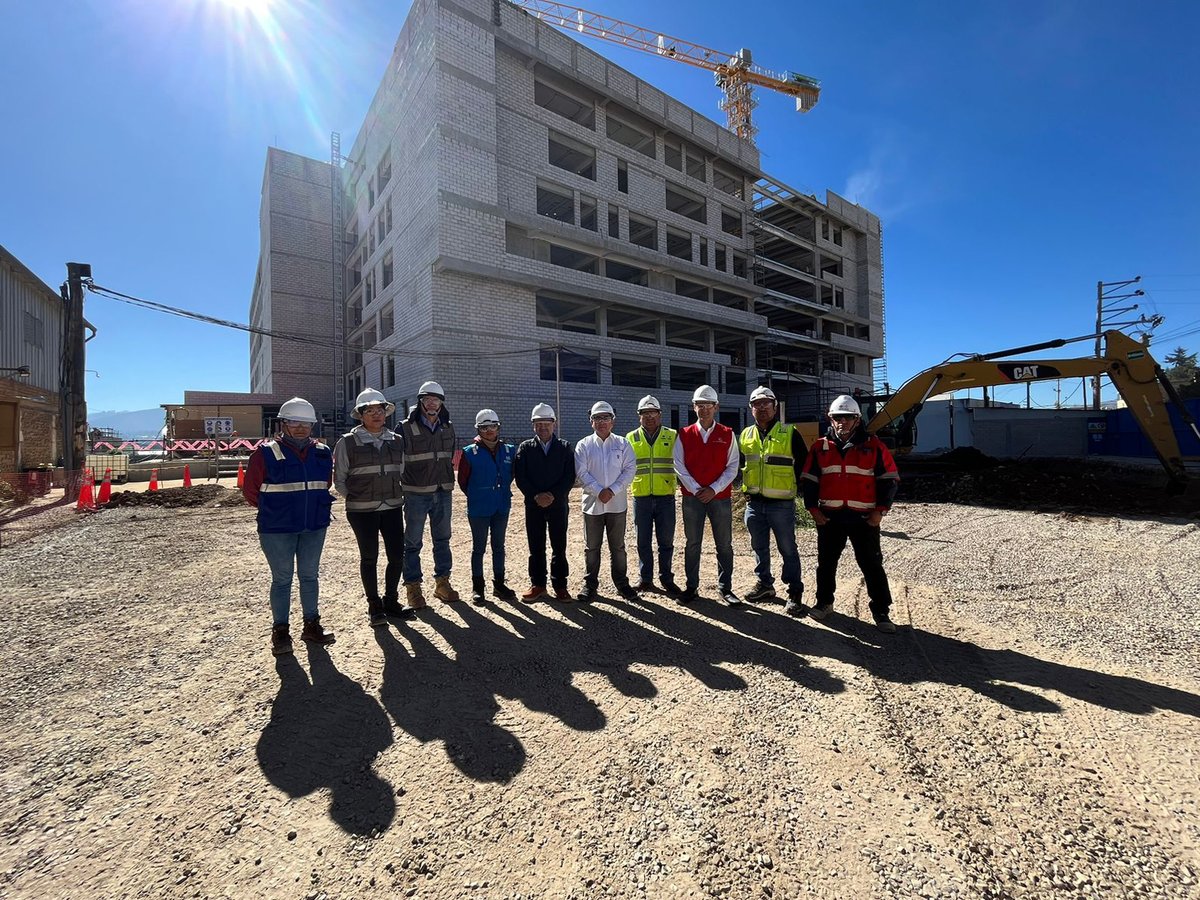 #SemanaDeRepresentación
Congresista de la República Segundo Quiroz Barboza inspeccionó la construcción del nuevo Hospital Especializado de #EsSalud de #Cajamarca que busca beneficiar a más de 270 mil asegurados!