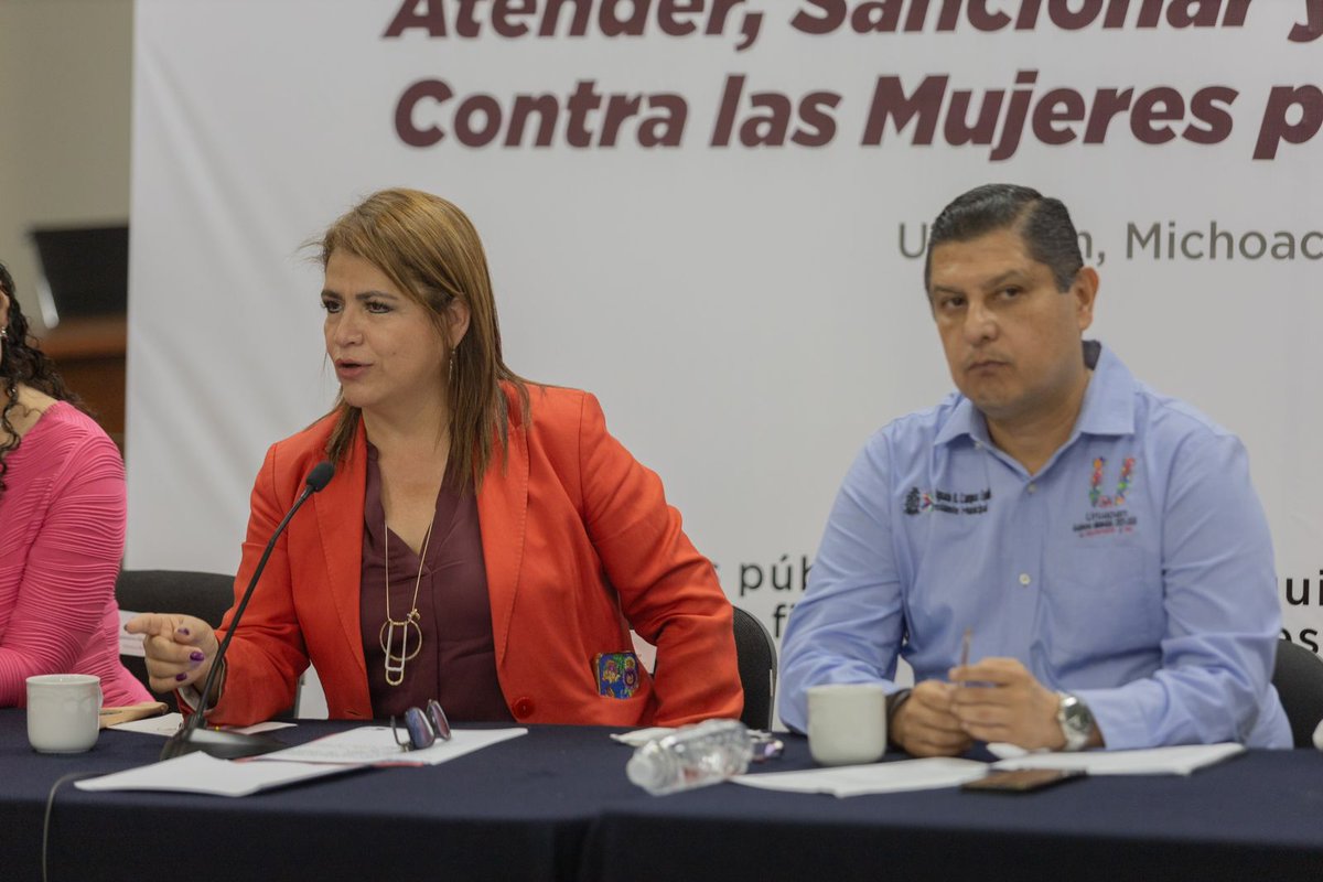 CONAVIM_MX's tweet photo. #UniendoEsfuerzos| La titular de #CONAVIM @FabiolaAlanis_S, asiste a la Sesión del Sistema #PASEVM de #Uruapan, #Michoacán, que dirige el presidente municipal @IgnacioBCamposE, para coordinar esfuerzos en la promoción del derecho de las mujeres a una vida libre de violencias. https://t.co/fgvAiTz2og