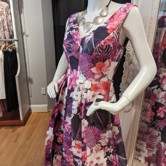 Later this week we'll be featuring great wedding picks for those attending summer weddings this season! 💍 💒

Stay tuned for more as we help you get set for indoor and outdoor weddings!

#weddingseason #ChrisJamesYGK #ygk #downtownktown #VisitKingston #weddingwear #ygksummer