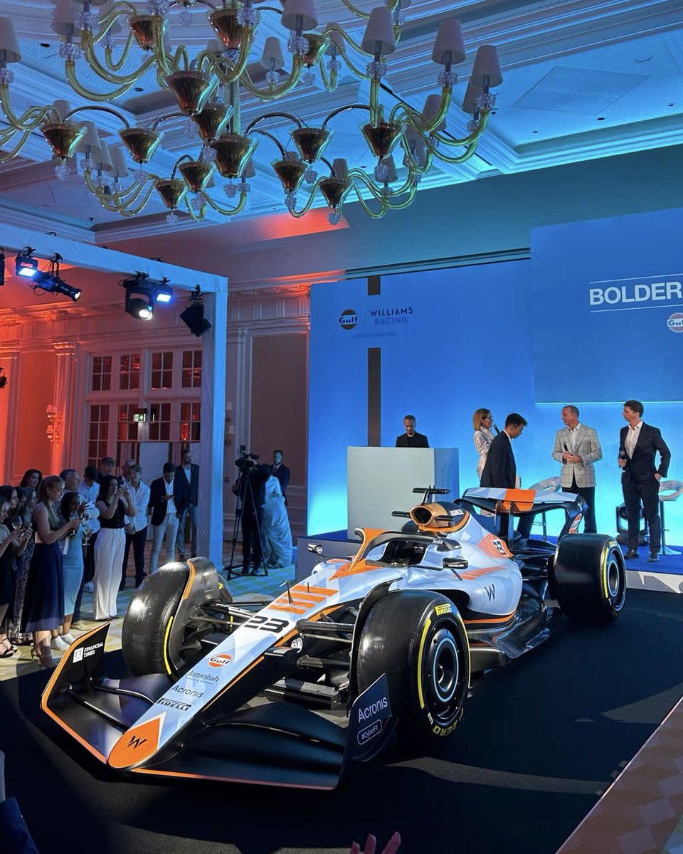 Williams have unveiled the Gulf inspired livery they will be running in Singapore, Japan and Qatar 😍