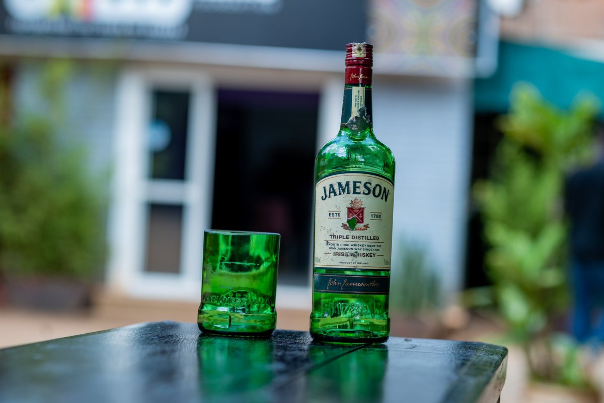 SkillsKlinic's tweet image. Next time dont just throw that bottle, these women @SkillsKlinic could put them to some use and earn some ka money. #SkillsKlinic