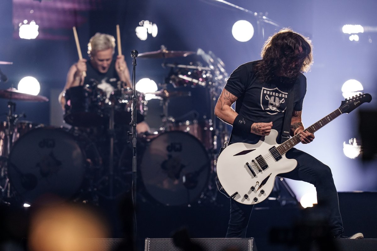 Foo Fighters tweet media