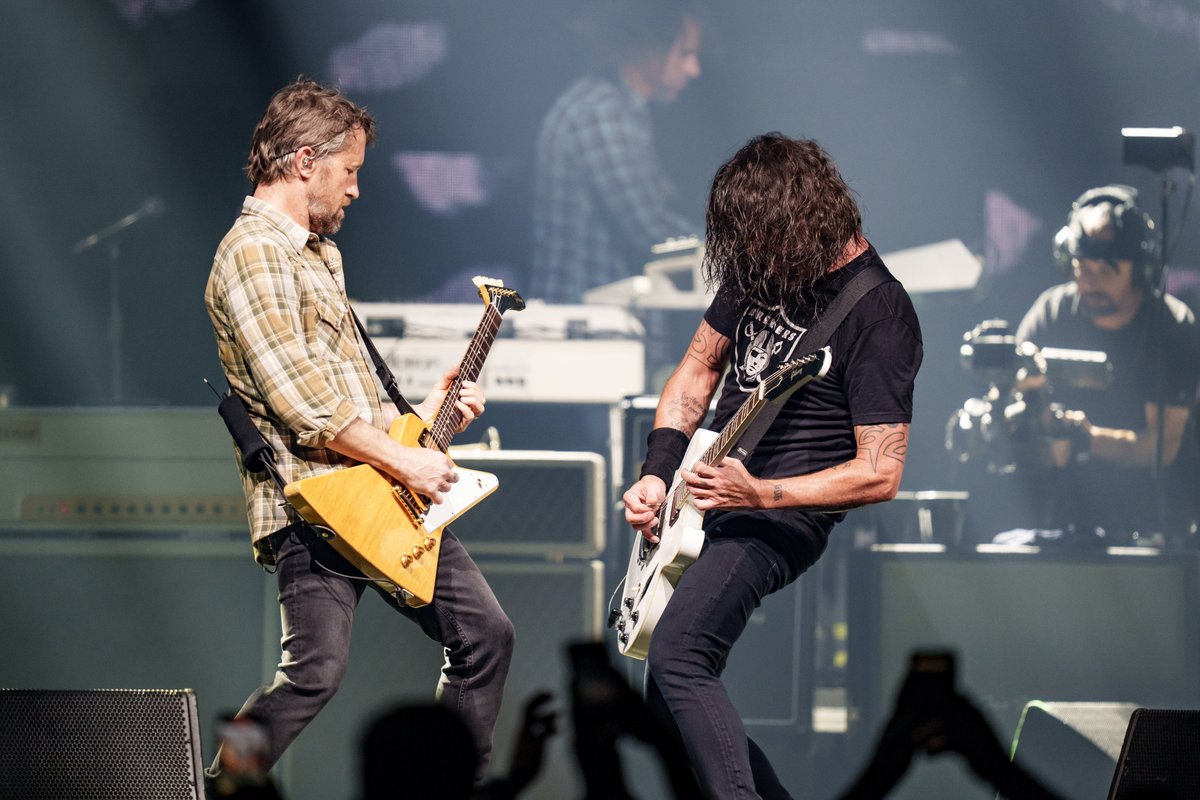 Foo Fighters tweet media