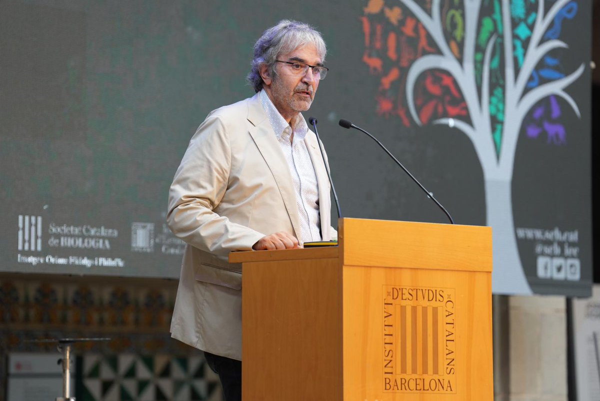 SCB_iec's tweet image. El Sr. Joaquim Nin, secretari general del Departament de Recerca i Universitats del @govern assenyala la importància d’haver aprovat la primera llei de la ciència, que posa l’accent en allò que pot canviar el futur de la societat: la #ciència 

#NitBio2023 #PremisSCB2023