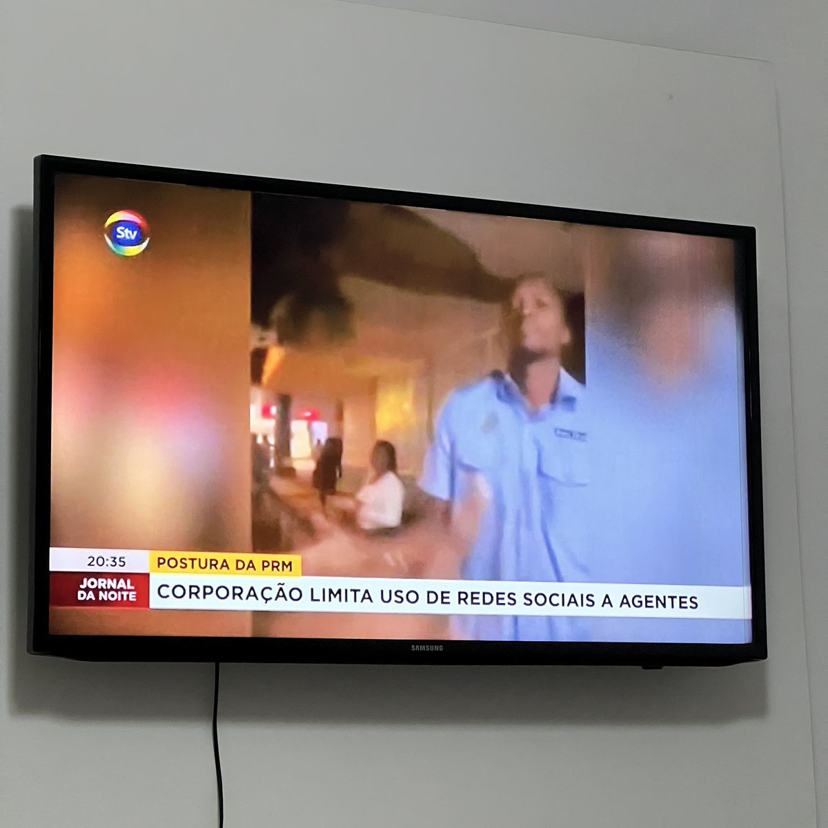 mozinforma's tweet photo. ‼️ NOVA POSTURA NA POLÍCIA: PRM Limita Uso de Redes Sociais à Agentes da Corporação:

Comando Geral da PRM introduziu 14 medidas restritivas aos agentes da polícia. As medidas visam reduzir a libertinagem e preservar a PRM. 

As 14 medidas restritivas são: https://t.co/duiEHWUSQn