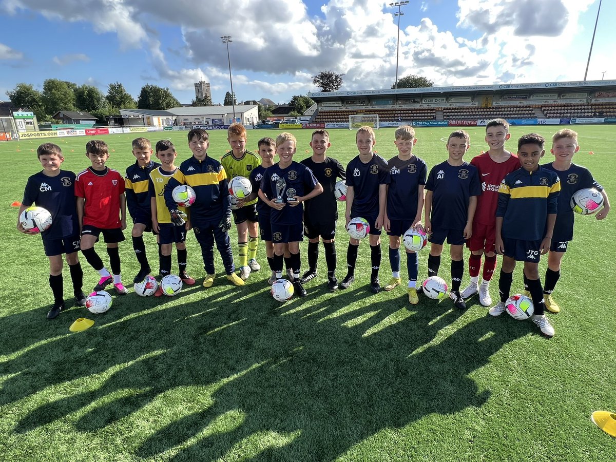 CTAFCacademy's tweet photo. The Youth Phase teams started back in training tonight ahead of the new season. Here are the under 12’s with Ifan Rees receiving his belated joint players player of the year award from last season. Da iawn, Ifan! Great to have the team back!

#OneOldGold #UnHenAur https://t.co/AsGujyH7EC
