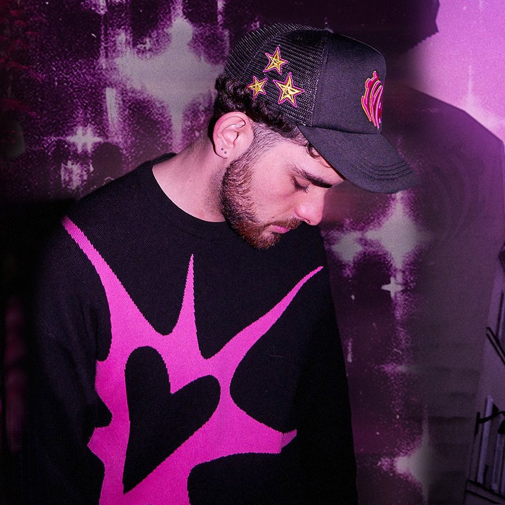 CreatorsCluboff's tweet photo. CONCOURS 🌸☀️

Avec Wave of art on vous fait gagner un knit et une trucker cap 

Pour participer :
• Follow @CreatorsCluboff &amp; @waveofart_ 
• RT + Like ce tweet https://t.co/9Uwyax5kT9