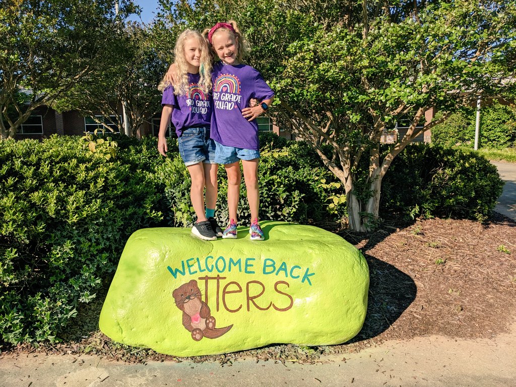 Mrs. Pyles (of books!📚📚) tweet media