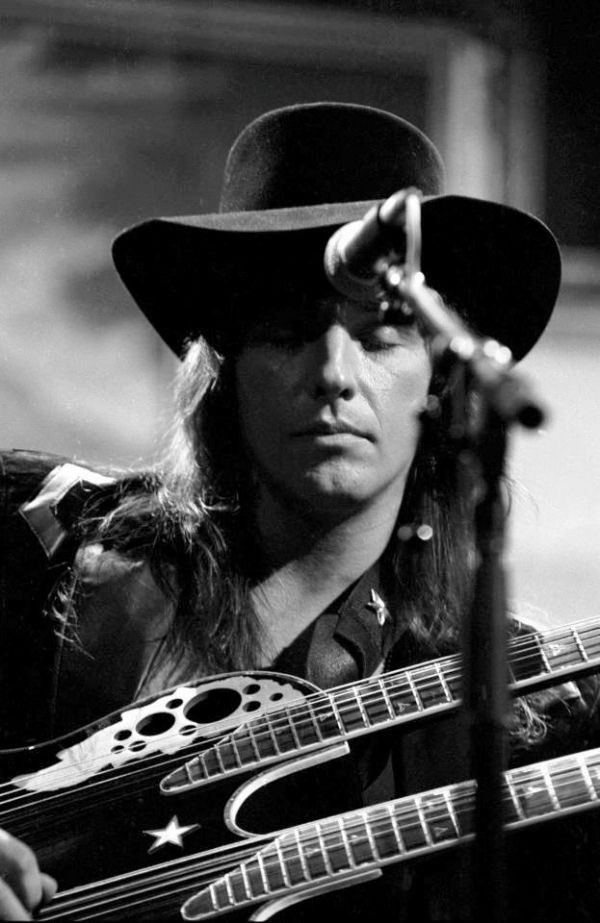 Happy 63rd Birthday to singer/songwriter/musician/producer Richie Sambora.    