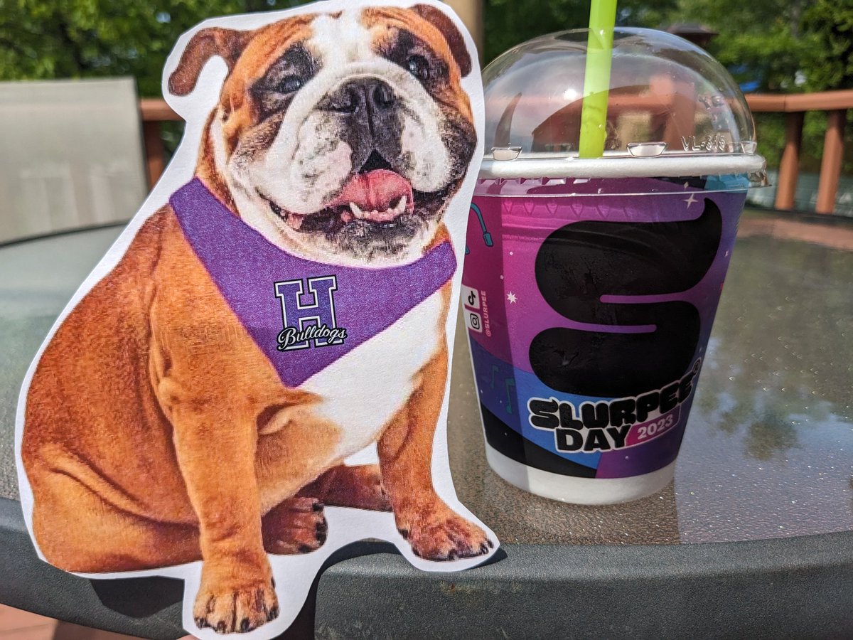 AhandSmith's tweet photo. It's 7/11!  Connecting with the kids over free Slurpees,! @HamburgCSD #UPES https://t.co/jy7IXoieRr