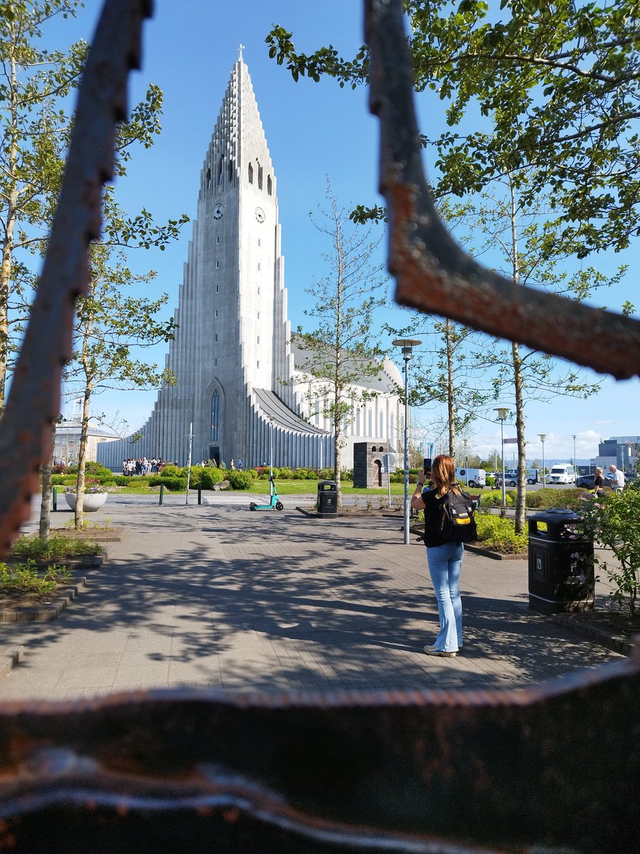 ndtlanderne's tweet photo. Après avoir travaillé ce matin, nous avons dégusté une glace typique au pain noir et effectué une visite guidée de Reykjavik 😍 https://t.co/uVvZ4v85lg
