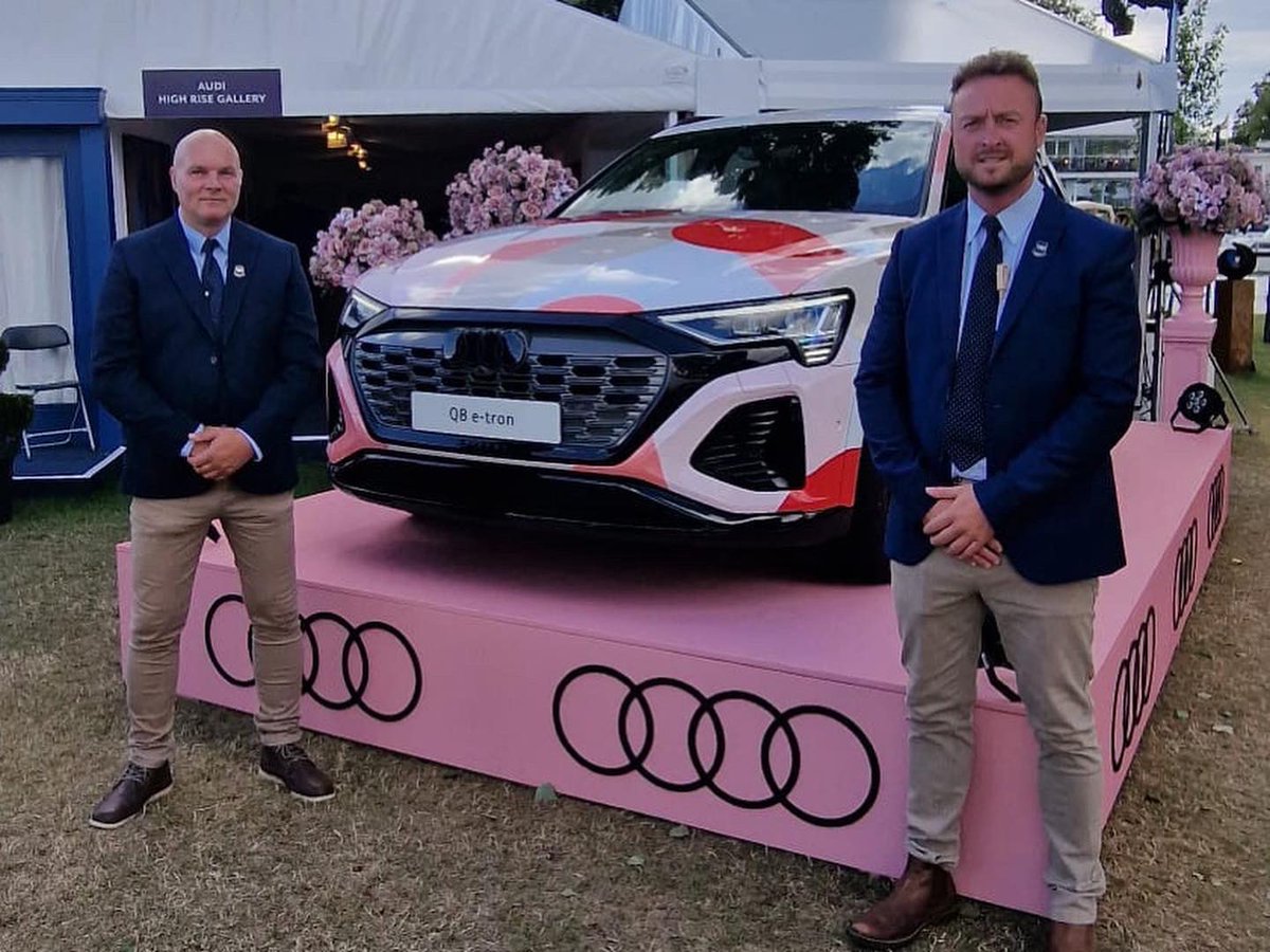 WHMGSecurity's tweet photo. What a difference a week makes; out with the boats, in with the bow ties. 

Henley Festival 2023. https://t.co/NrhBtMBs0s