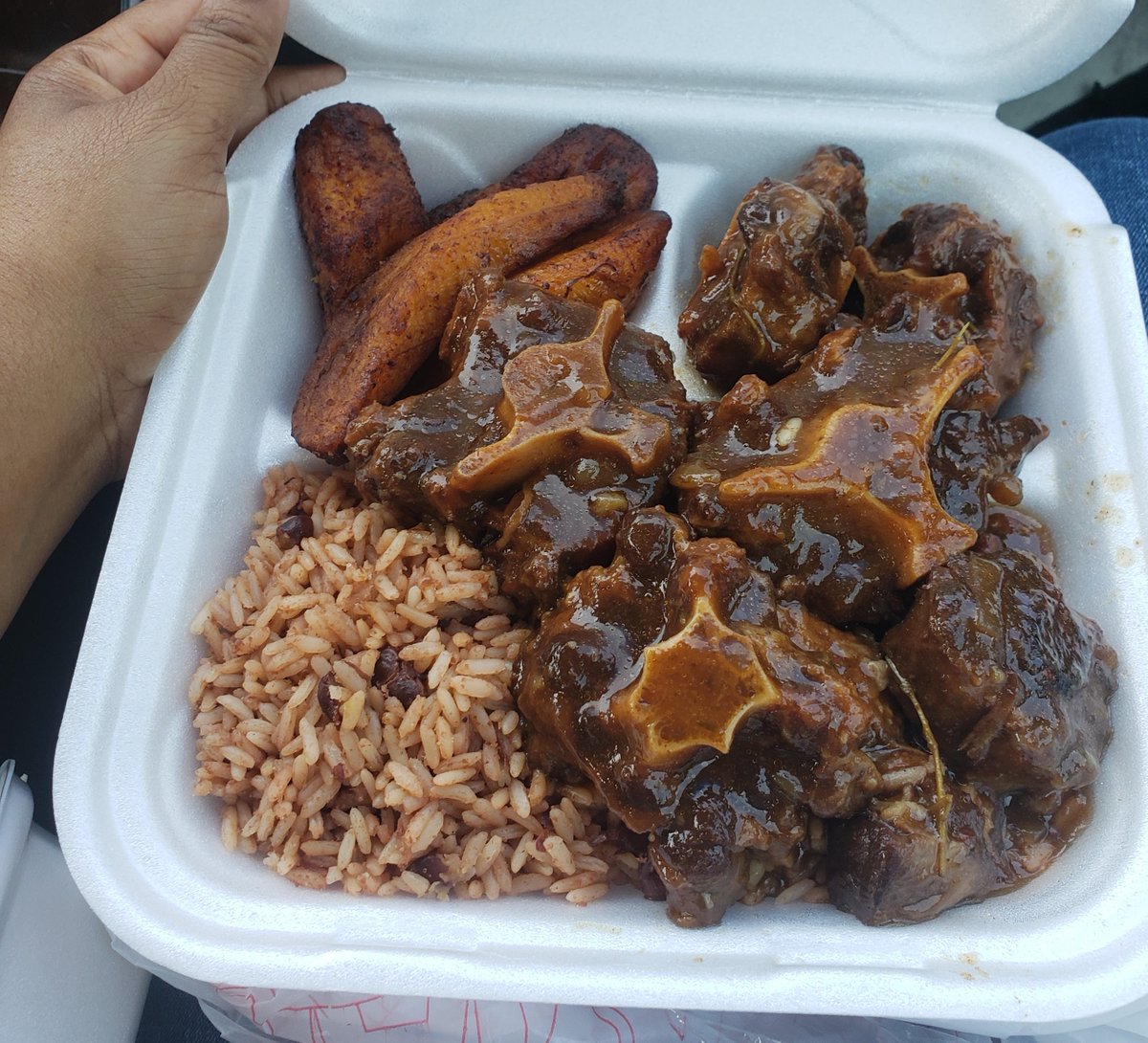 GoldenKrust's tweet image. When it comes to comfort food, braised oxtail takes the crown! 👑✨ 

Succulent, slow-cooked, tender fall off the bone, braised oxtails in a rich gravy that will make your rice and peas rejoice.

📸 Anderlynn B. #GoldenKrust #Oxtail #CookedFromScratch
