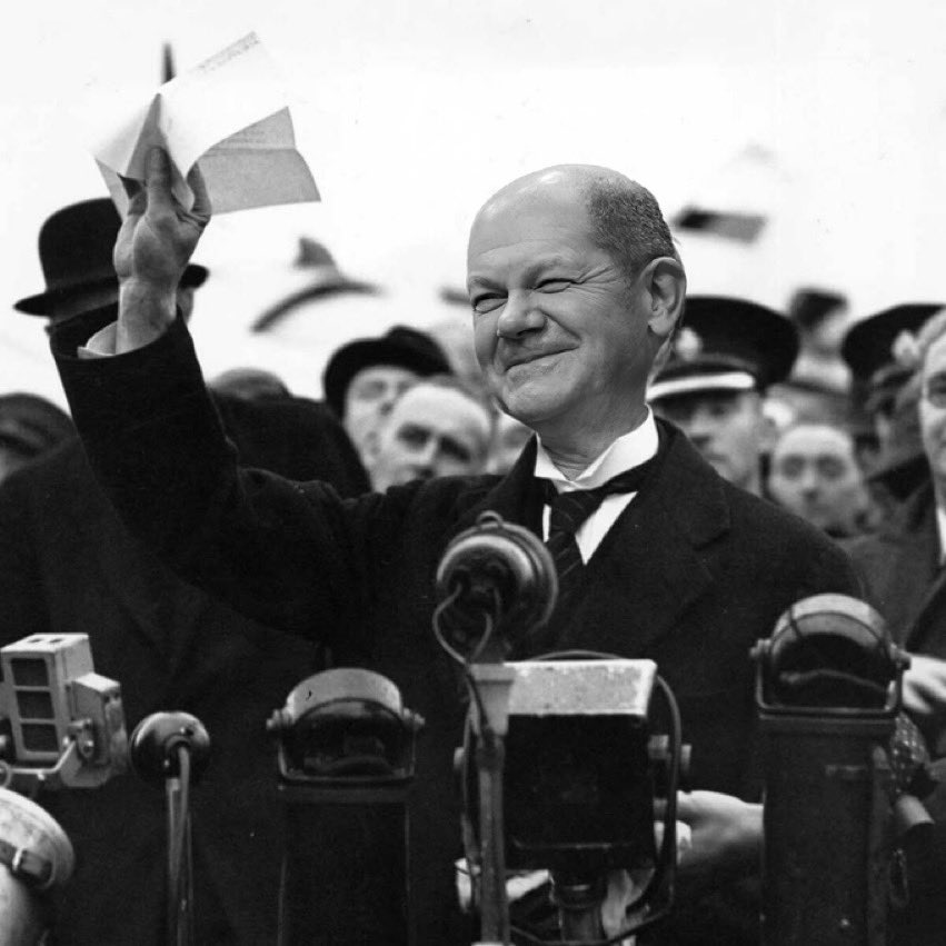 jurgen_nauditt's tweet image. Olaf Chamberlain.
Die NATO hatte 16 Monate Zeit , um sich auf Vilnius vorzubereiten. Und dann kommen nur hohle Phrasen, Nothing-Burger. Das Foto hätte man vielleicht besser machen können, aber für mich beschreibt es diesen Tag ganz gut.
Olaf…