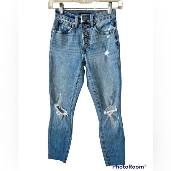 UniqueFashion's tweet photo. So good I had to share! Check out all the items I'm loving on @Poshmarkapp #poshmark #fashion #style #shopmycloset #anntaylor #luckybrand: https://t.co/Ibhp50SOrW https://t.co/YUA4YdXKAA