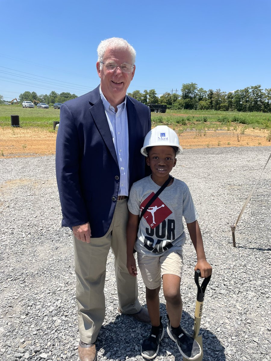 hcmayorbill's tweet photo. The groundbreaking ceremony for the new Lincoln Heights Elementary School was held Tuesday at the site on MLK Jr. Blvd. The new school will serve up to 700 students in a facility more conducive to learning and student safety. https://t.co/8EfMm2kSm4