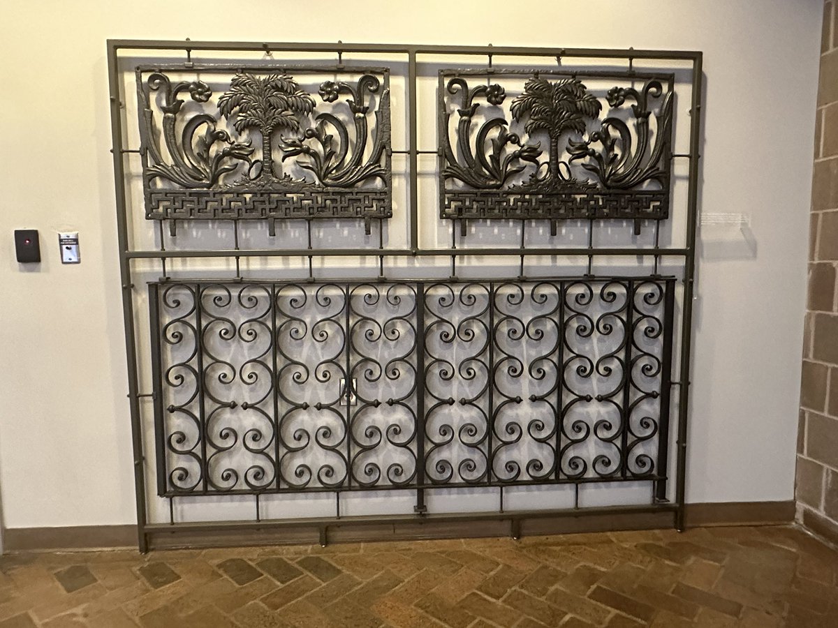 LunaSolas23's tweet image. #charlestonSC #scrollwork Love me some of that scrollwork