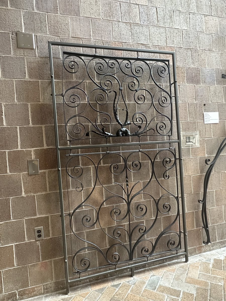 LunaSolas23's tweet image. #charlestonSC #scrollwork Love me some of that scrollwork